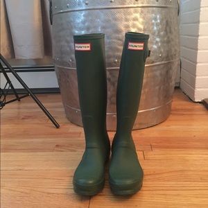 HUNTER Hunter green tall classic rain boots Size 7